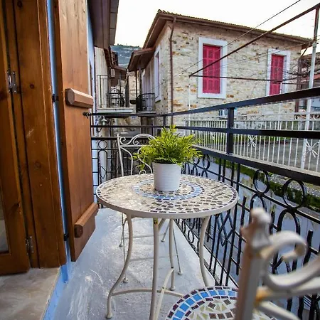 Lazaros Stonehouse * Páno Léfkara