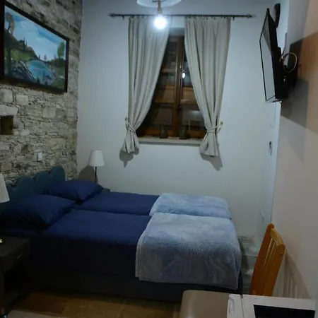 Lazaros Stonehouse Πάνω Λεύκαρα