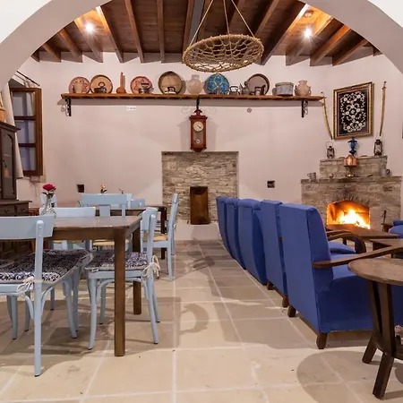 Lazaros Stonehouse بيت ضيافة