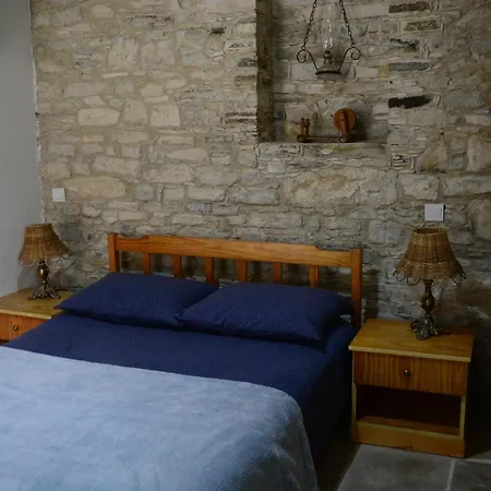 Lazaros Stonehouse بيت ضيافة