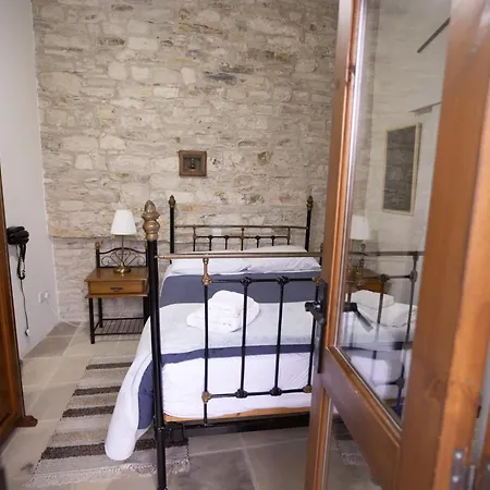 Lazaros Stonehouse 4*