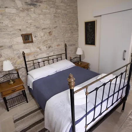 Πανσιόν Lazaros Stonehouse 4*