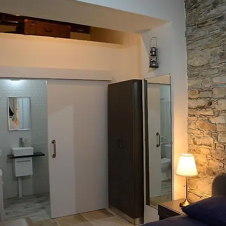 Lazaros Stonehouse
