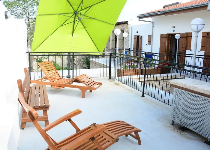 Pensiune Lazaros Stonehouse